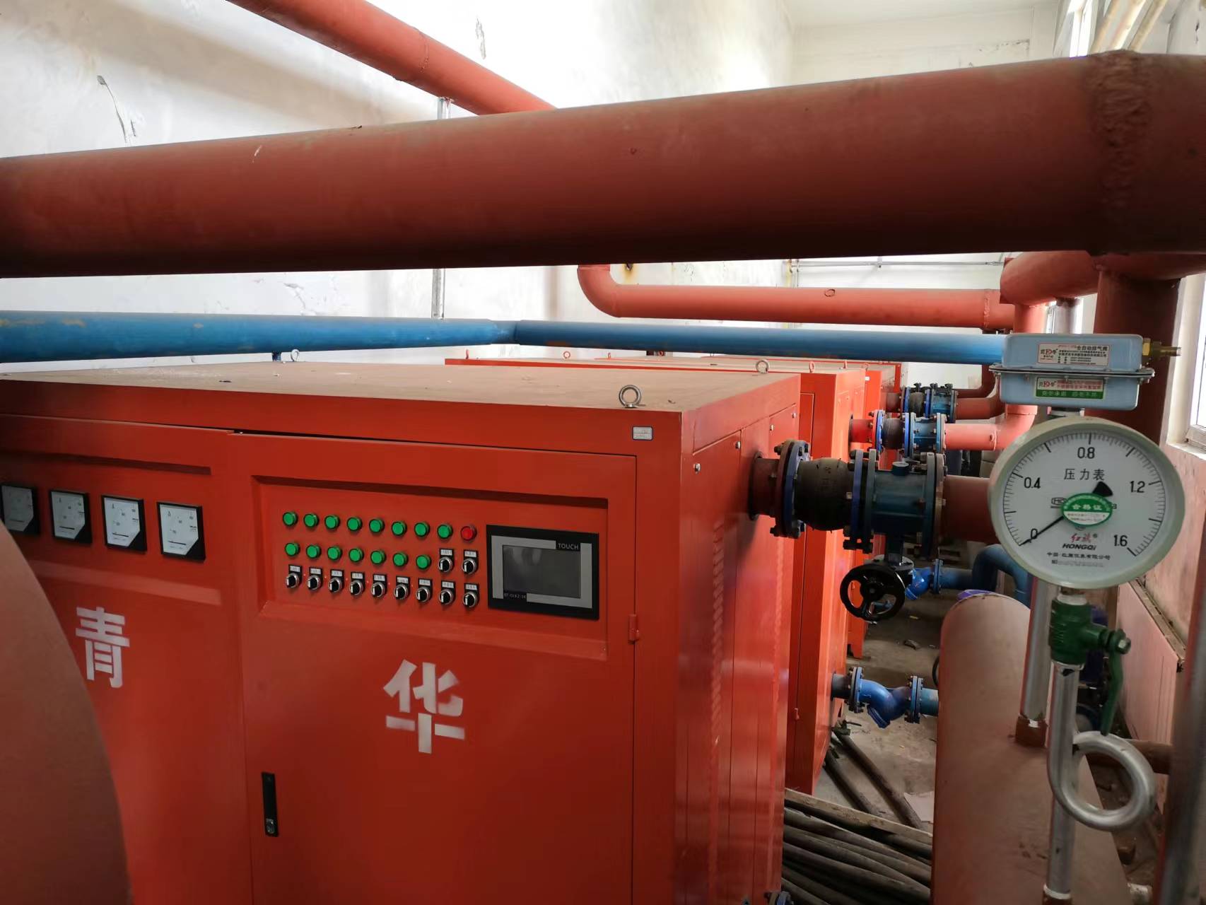 河南縣4臺600KW半導(dǎo)體電鍋爐供熱機(jī)組